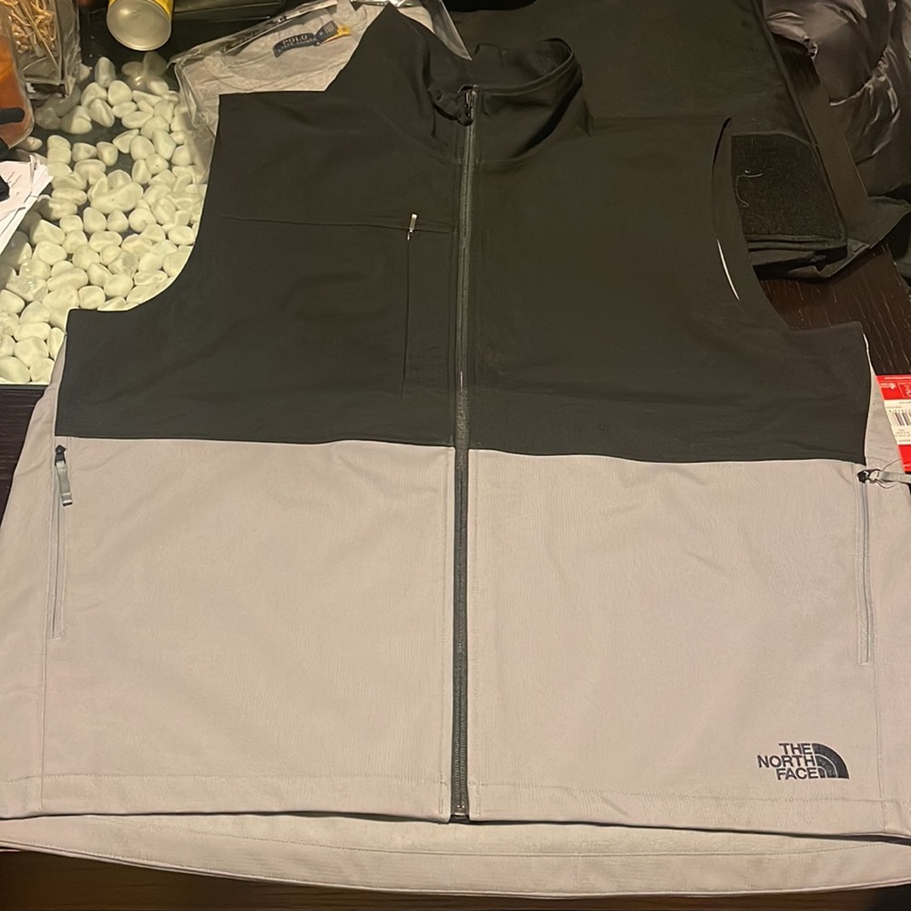 CASTLE ROCK BLACK & GREY NORTH FACE VEST - Picture 6 of 7